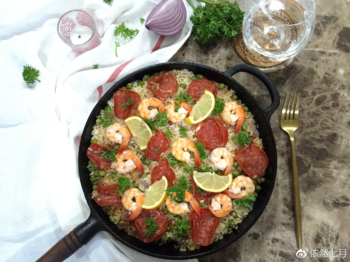 MackenzieYxyqb's tweet photo. Especial Navidad! Paella valenciana con marisco fresco y turrón artesanal para tu cena de estas fiestas https://t.co/I2jYRTzWK0