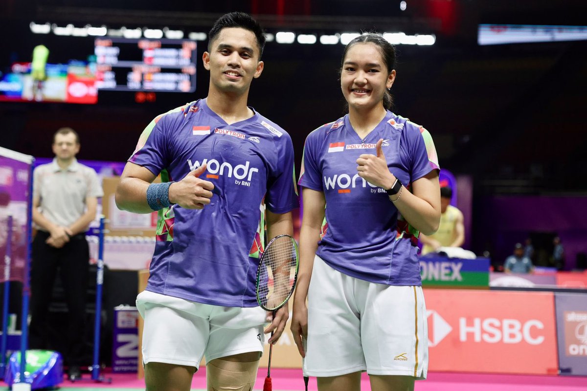ferguzooooo's tweet photo. ALMOST IS NEVER ENOUGH 😭
Thankyou Amri/Nita kalian udah buktikan emang deserve buat dapet medal dan performance yg luar biasa match semifinal ini. You did great 💯

After Ahmad/Natsir secure gold medal in 2017, now the new medalist from mixed doubles Indonesia. Here we go, 🥉Amri/Nita!🇮🇩🇮🇩🇮🇩

G1 18-20 > 22-20
G3 18-20 > 20-22 

That's fine! 1,5hr with good rallies! Proud.