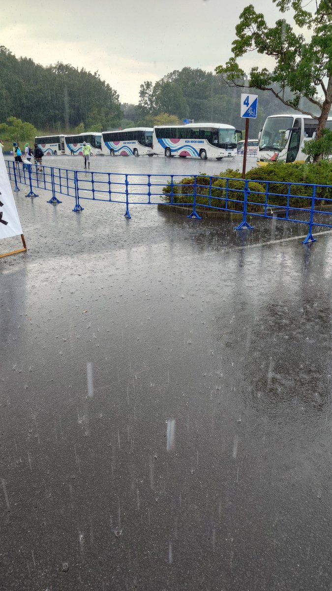 04tetsuLS's tweet photo. 想定外の雨でずぶ濡れです
モンバスにいる雨男雨女さん
怒らないから名乗り出てください https://t.co/fqAlytH0nT