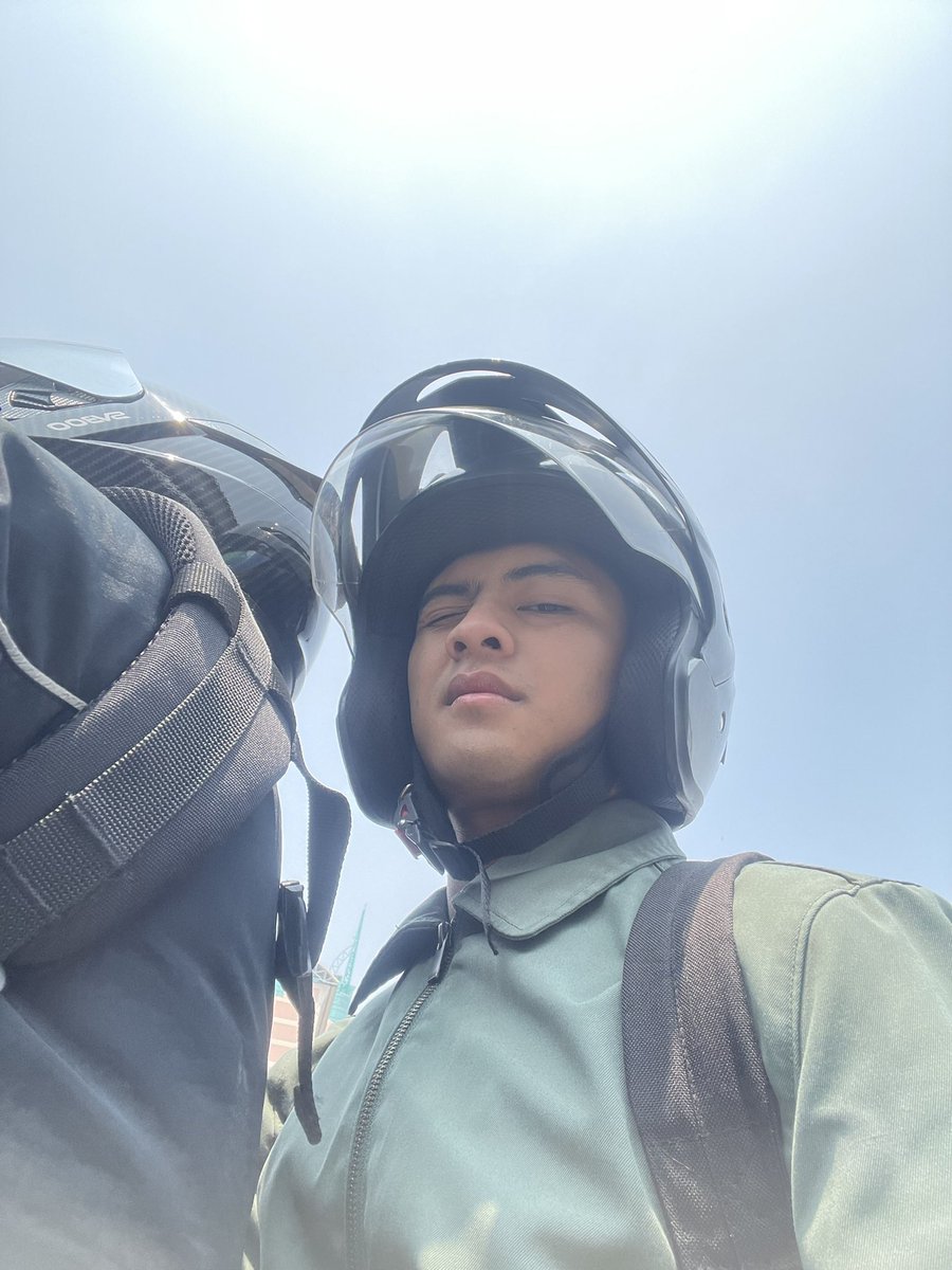 maskayee_'s tweet photo. Nganter kerja sesekali aja dah ngeluh macet ayang aku😭 gimana aku tiap hari menerjang Daan Mogot :) https://t.co/1tRhr5GeT8
