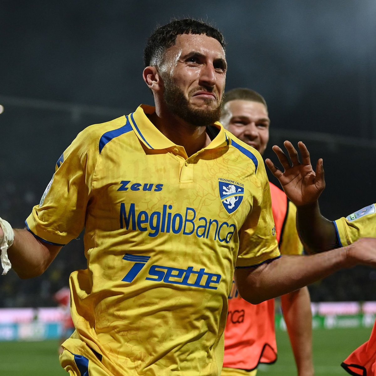 DeportesReports's tweet photo. Monaco, Fares Ghedjemis için 10 milyon euroluk teklifini hâlâ Frosinone'ye iletmedi.

Sürecin yavaş ilerlemesi, Frosinone cephesinde ciddi rahatsızlık yaratmaya başladı. (L'Equipe) https://t.co/cfsEYtyf2F