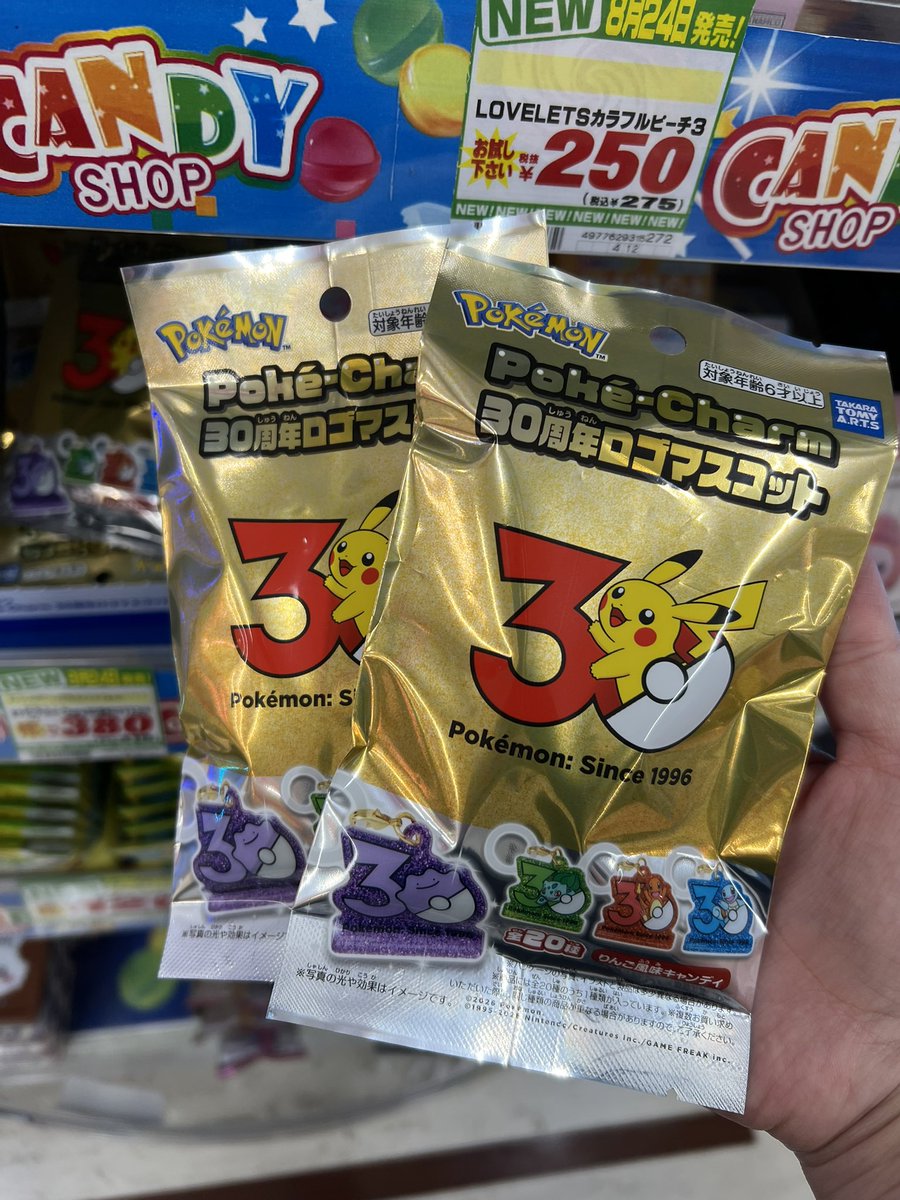 s_25_pop's tweet photo. ポケモンの30周年ロゴマスコット
ドンキでフラゲできたー😭🙏💞💞
個数制限なし！！
どこからともなく人がたくさん集まってきて焦った💦
このめじるしは絶対推し出したいやつ🥹🫶 https://t.co/l4yW0m0iCa