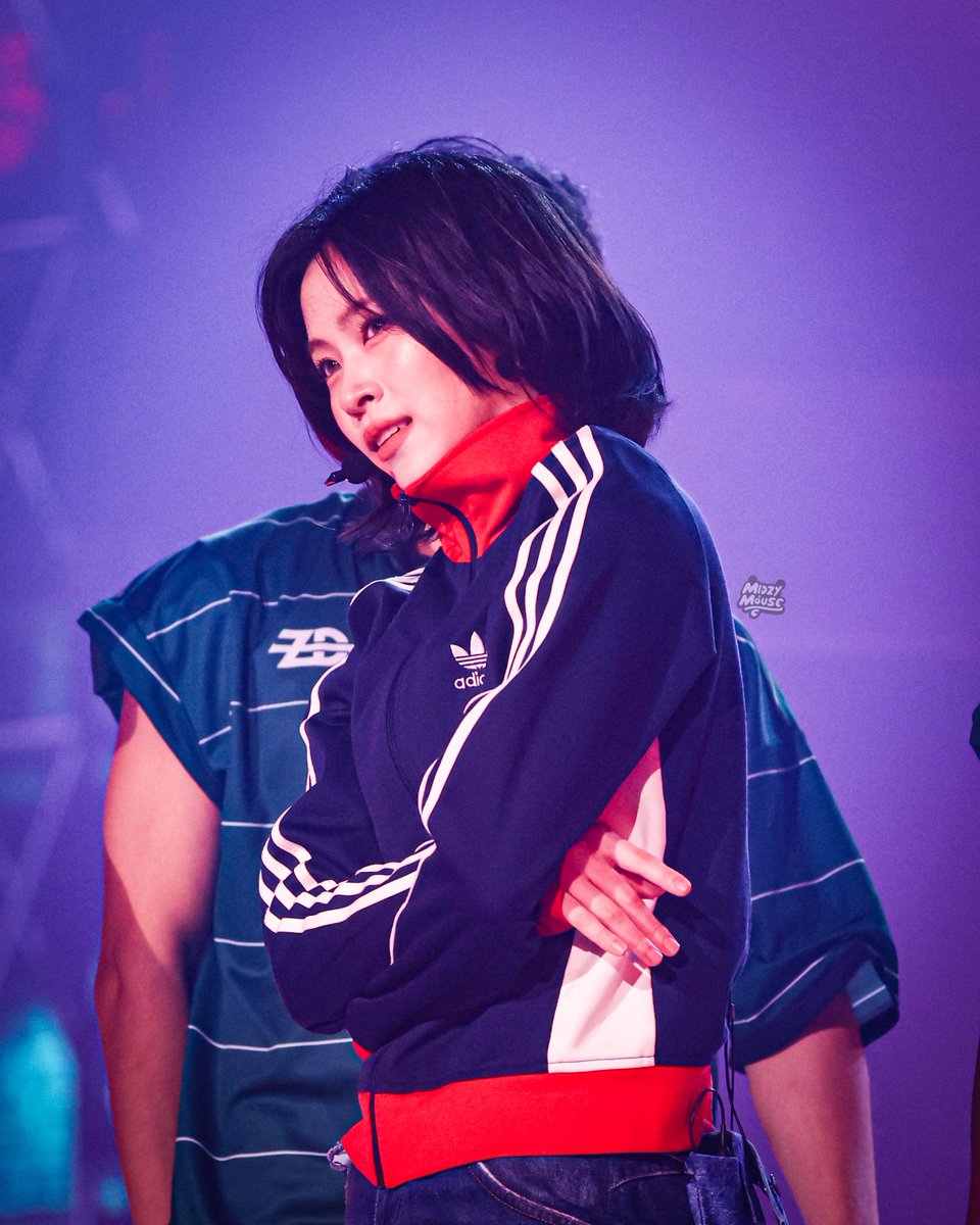 MidzyMouse's tweet photo. 260808 ITZY 5th Fan meeting “ALL IN, MIDZY” HQ🐱

Ryujin's REDRED 너무 멋있어요🕶️🕶️

#류진 #RYUJIN #있지 #ITZY 
@ITZYofficial https://t.co/zwtnIYk04b