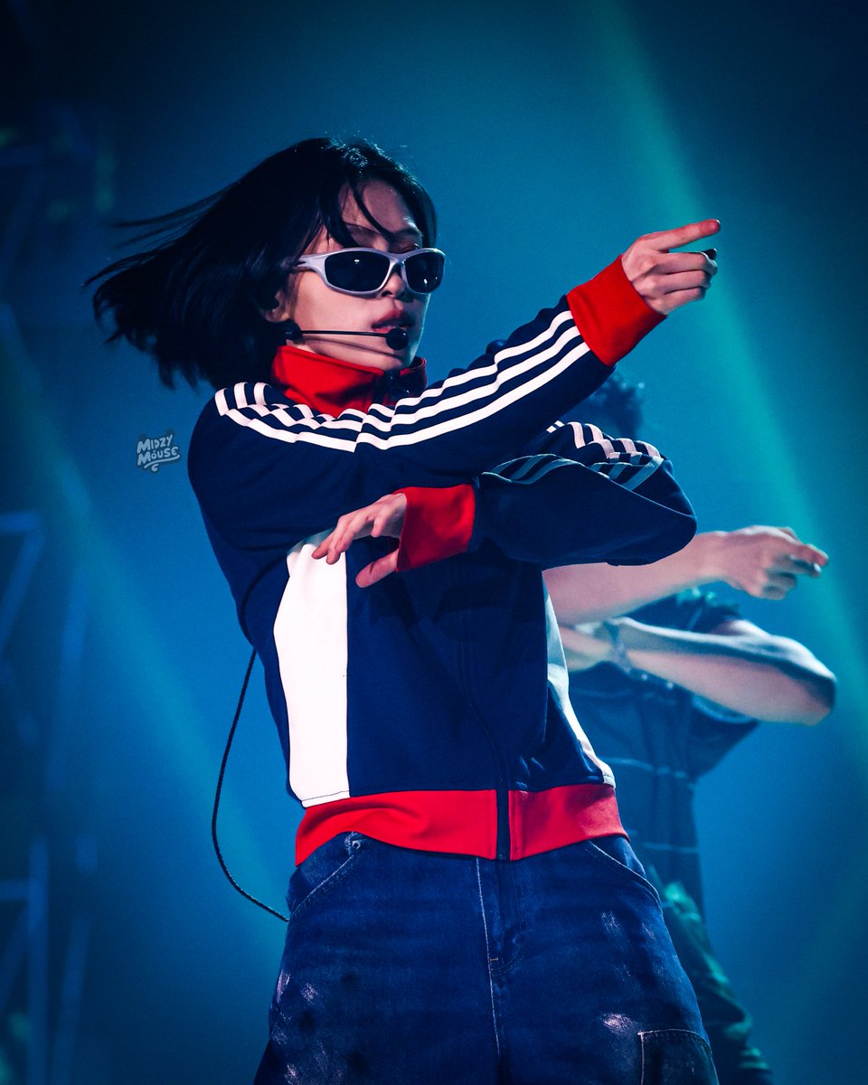 MidzyMouse's tweet photo. 260808 ITZY 5th Fan meeting “ALL IN, MIDZY” HQ🐱

Ryujin's REDRED 너무 멋있어요🕶️🕶️

#류진 #RYUJIN #있지 #ITZY 
@ITZYofficial https://t.co/zwtnIYk04b