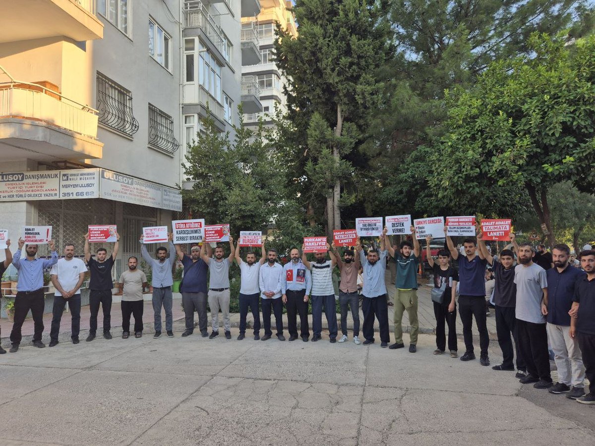 fharekeistanbul's tweet photo. Alparslan Kuytul Hocaefendi, ailesi kardeşlerimizi yalnız bırakmamak için Adana'dayız. Hocamızı ve kardeşlerimizi alana kadar buradan ayrılmayacağız. 
 
Hocamı SerbestBırakın
SemraKuytulu SerbestBırakın
FurkanHareketi Tertemizdir
AdanaEmniyetinde Zulüm
DinDüşmanıKomite İşBaşında https://t.co/xZi6u1G5UQ