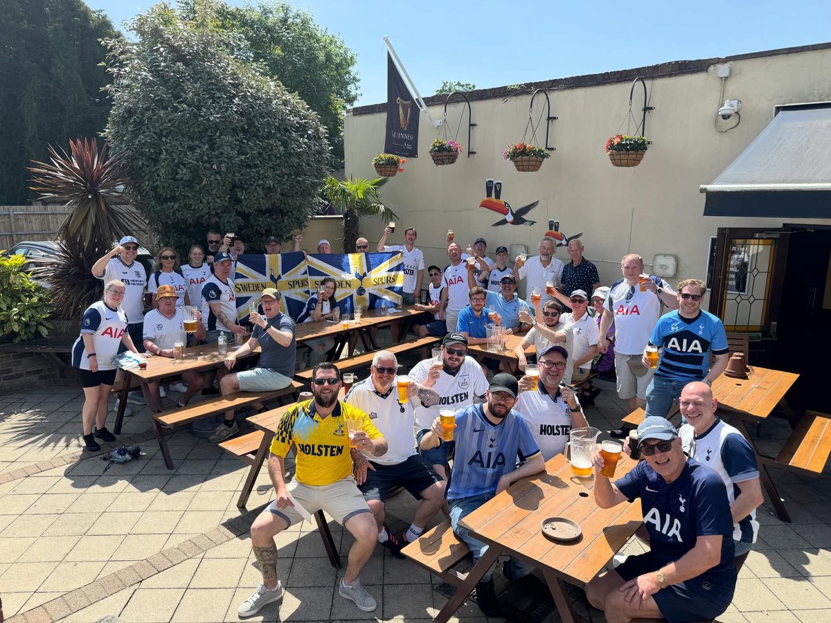 Svucka's tweet photo. Match Day! #COYS #CantSmileWithoutYou #Brentford #Spurs #PremierLeague #AudereEstFacere #ToDareIsToDo #SpursFamily #UpTheSpurs  Football is finally back! https://t.co/uUZMVvWqG7