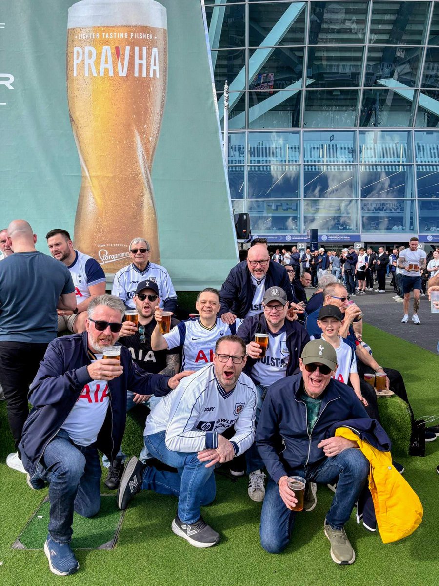 Svucka's tweet photo. Match Day! #COYS #CantSmileWithoutYou #Brentford #Spurs #PremierLeague #AudereEstFacere #ToDareIsToDo #SpursFamily #UpTheSpurs  Football is finally back! https://t.co/uUZMVvWqG7