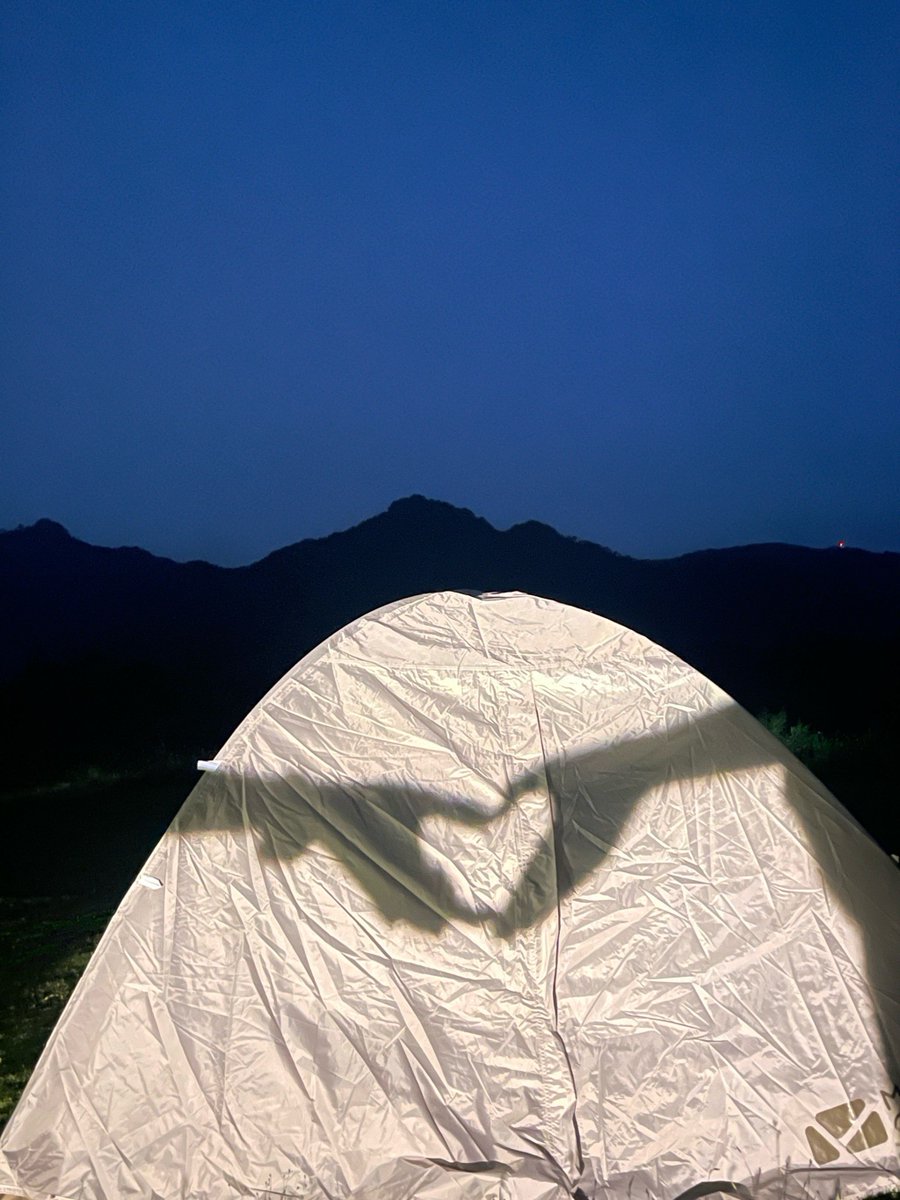 Mark43153876's tweet photo. Woke up to mountain views, fresh pine air, and the sound of a stream right by my tent—this weekend’s solo camp hit different https://t.co/BEWPZ420Nf
