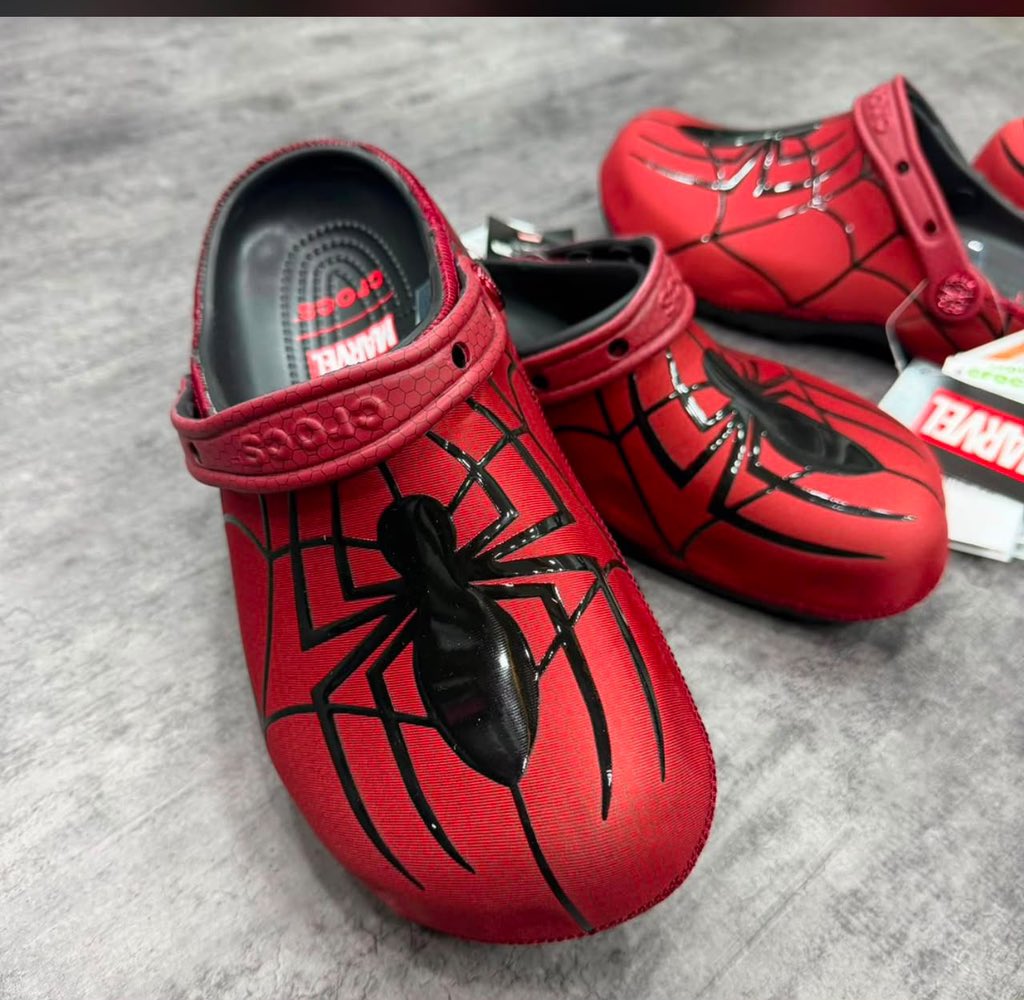 Oazeezateniola's tweet photo. CROCS X SPIDER-MAN🚨

🏷️55,000

Order here @ShopWithNira https://t.co/n2zjLnbsbK