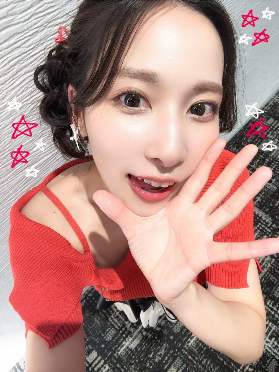 anju_inami's tweet photo. みんな、おこんー🐣。

昨夜どどんっと発表しました
2026年10月14日(𝚆𝚎𝚍.)Release!!💿
♥️伊波杏樹 5th single｢やんなっちゃう｣🤍
« https://t.co/7dX9aMCRpx »

絶賛予約受付中ですっ！𓂃💡
そんな中、【〝超〟早期予約特典】ってのが
ROCKET EXPRESSだけの
2日間限定でご予約受付ってことで(*ﾟﾛﾟ)!!
📣« https://t.co/y5Fl1wdNKs »

しっかりリマインドを
お届けしていくぅー💪🏻( ¨̮ 💪🏻)⚡

あなたの日々にある
〝やんなっちゃう〟をテーマにした3曲。
その胸の内へ。
いなみが音楽で寄り添い、
彩り溢れる世界をお届けします(  ˊᵕˋ  )♡

🕊リリースが待ち遠しすぎる…っ！！