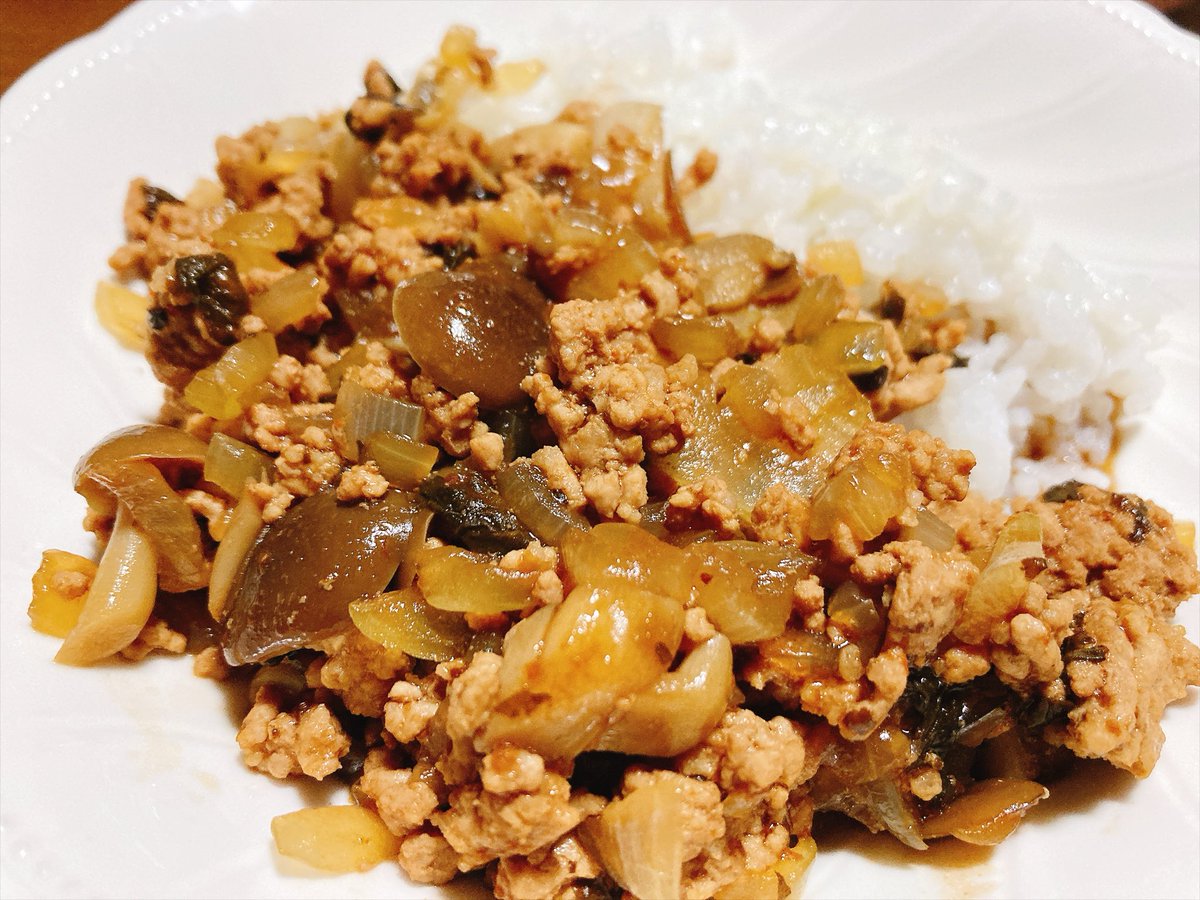 ppazk's tweet photo. 今日はパッタイを作った。その前はガパオ。
やまもりの元を使うので味の失敗はしない。 https://t.co/NDU4h0V6N6