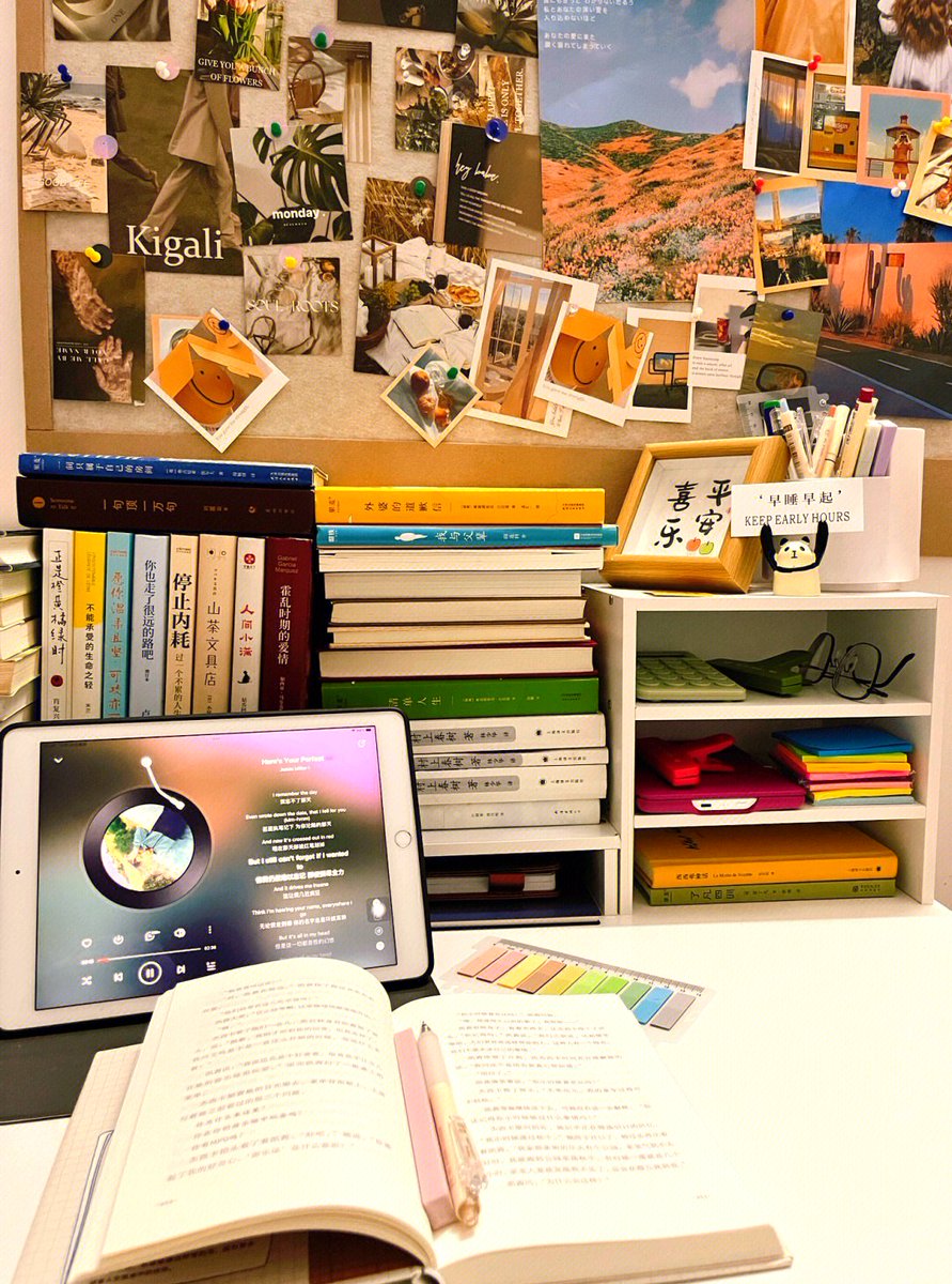 WLaGraffe's tweet photo. Cleared out old books u0026 mugs I never used! Tag a friend who’s got a pile of forgotten stuff waiting to be sorted https://t.co/fhCOF2MRZL