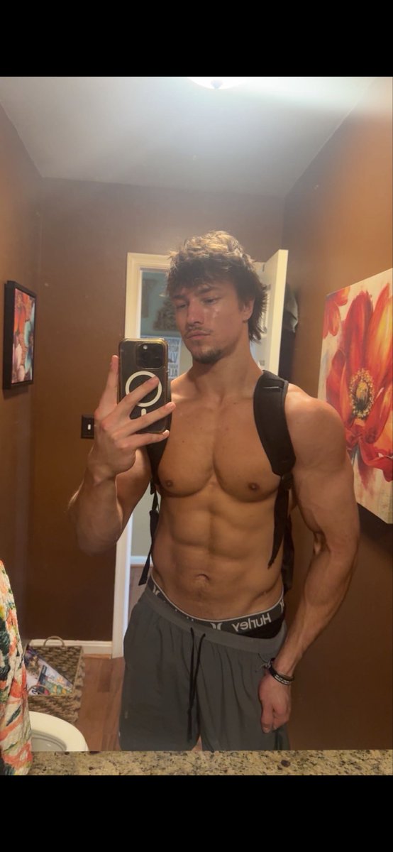 Lukeylifts2's tweet photo. Some abs before i hit the hay 🙂‍↕️ https://t.co/1pMWpMDsea