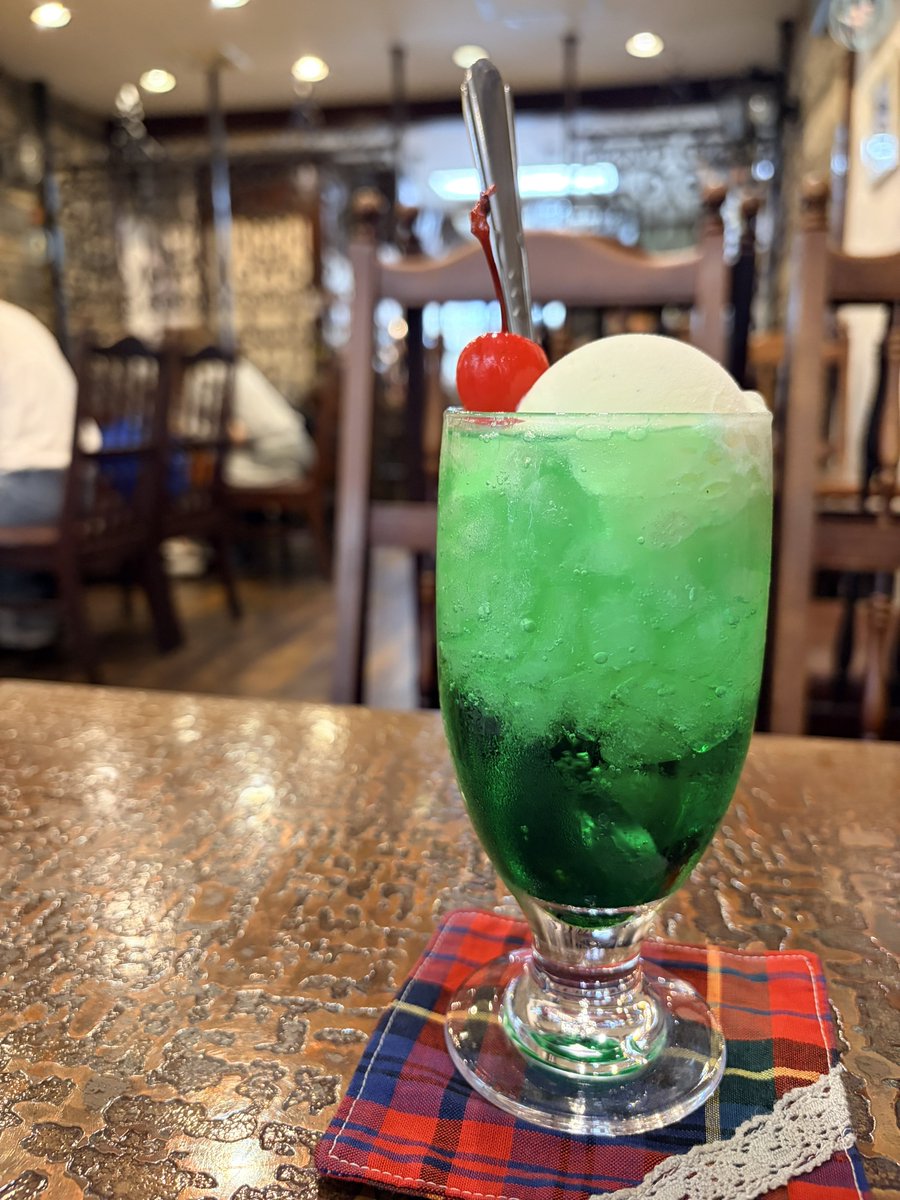 SV62007673's tweet photo. 最近よくお邪魔してる喫茶店
ついに念願のクリームソーダをいただきます😋 https://t.co/V0gIpxTGmr