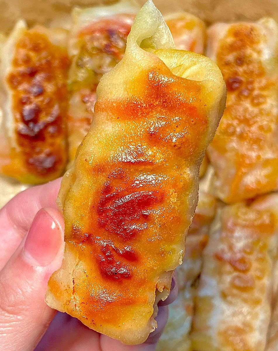 MorganBushdcrd's tweet photo. Noche tranquila, taza de chocolate caliente y empanadas recién horneadas: pequeos placeres que calientan el alma. https://t.co/HapD5wivQy