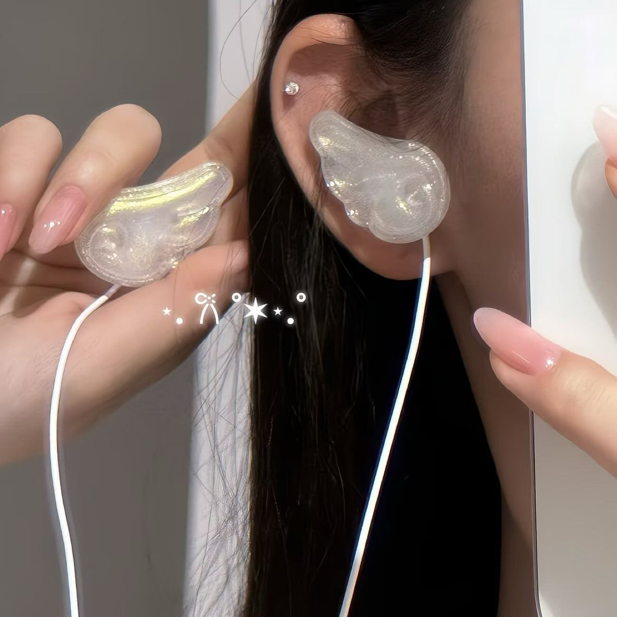 vlailuds's tweet photo. GAK NYANGKA DEH.. EARPHONE KABEL DIDECOR JADI SELUCU INI 😭 https://t.co/Bafch9mjVo