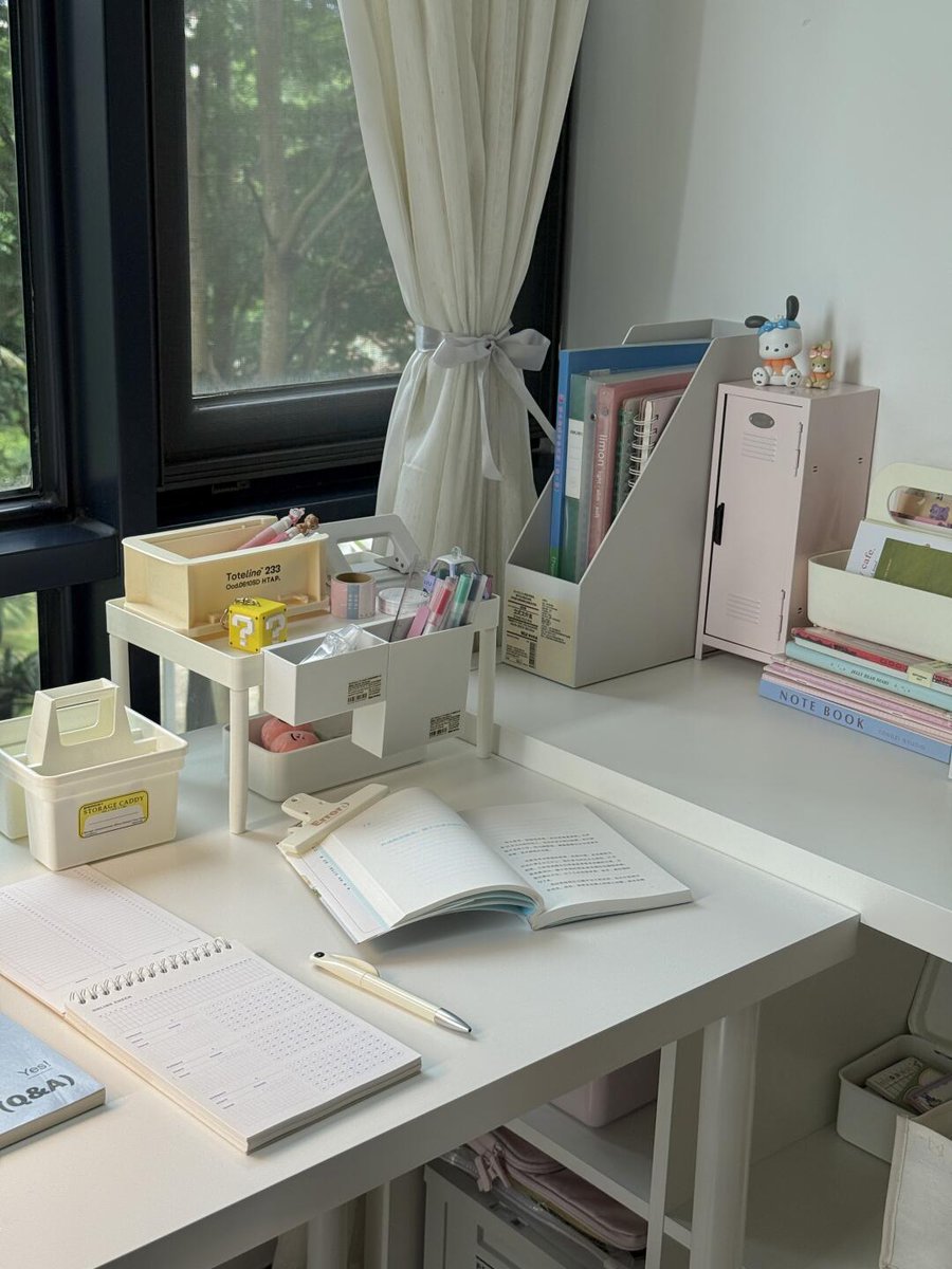MathiasYann1's tweet photo. Perfect my desk setup in 20 mins—minimal, functional, and way better for focused work now https://t.co/EWwau8jn6u