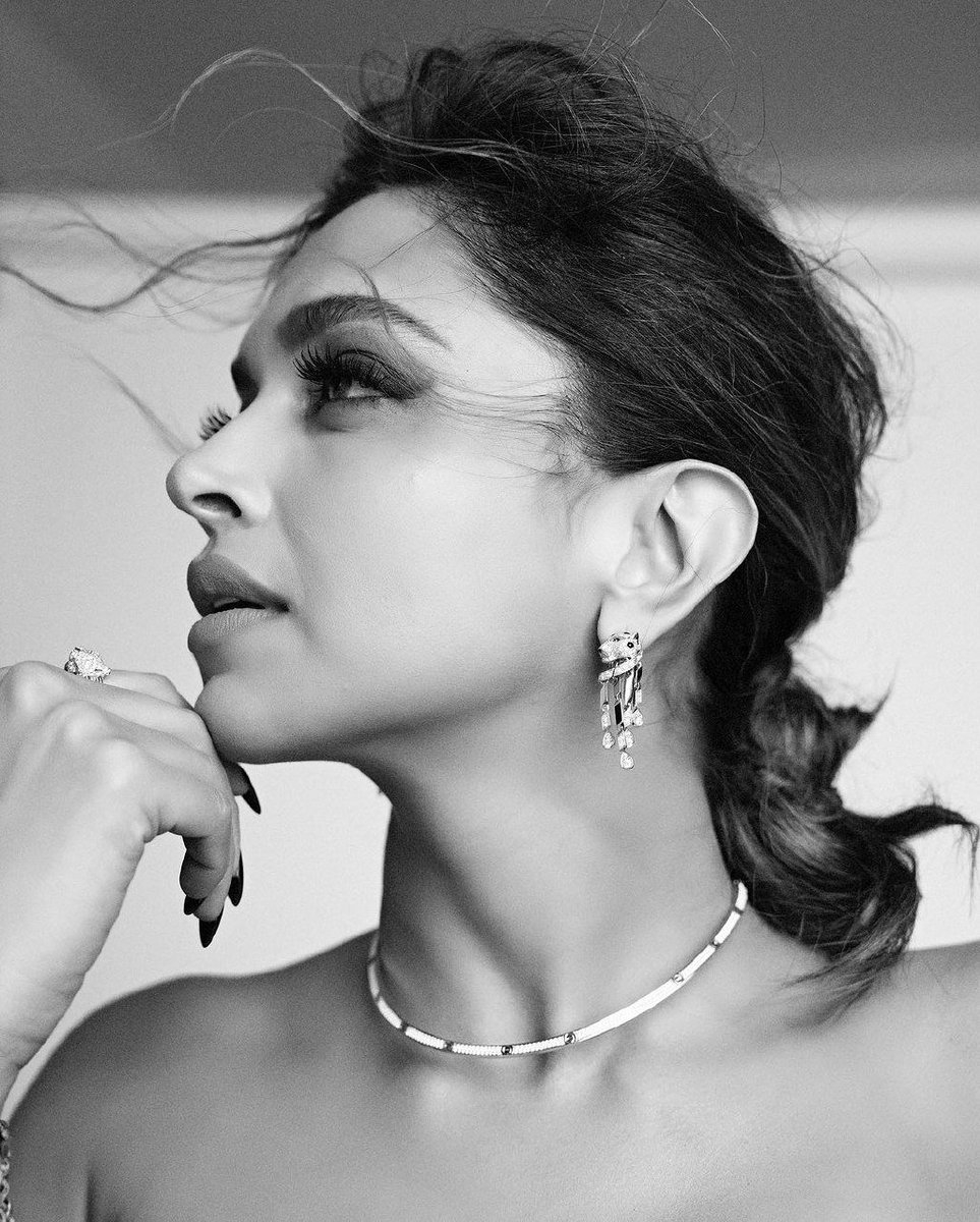 pikasceness's tweet photo. An actor so GOATed that their entire promotional strategy is either announcing that she’s doing a movie or claiming that she rejected it! https://t.co/VKWI3qJyLs