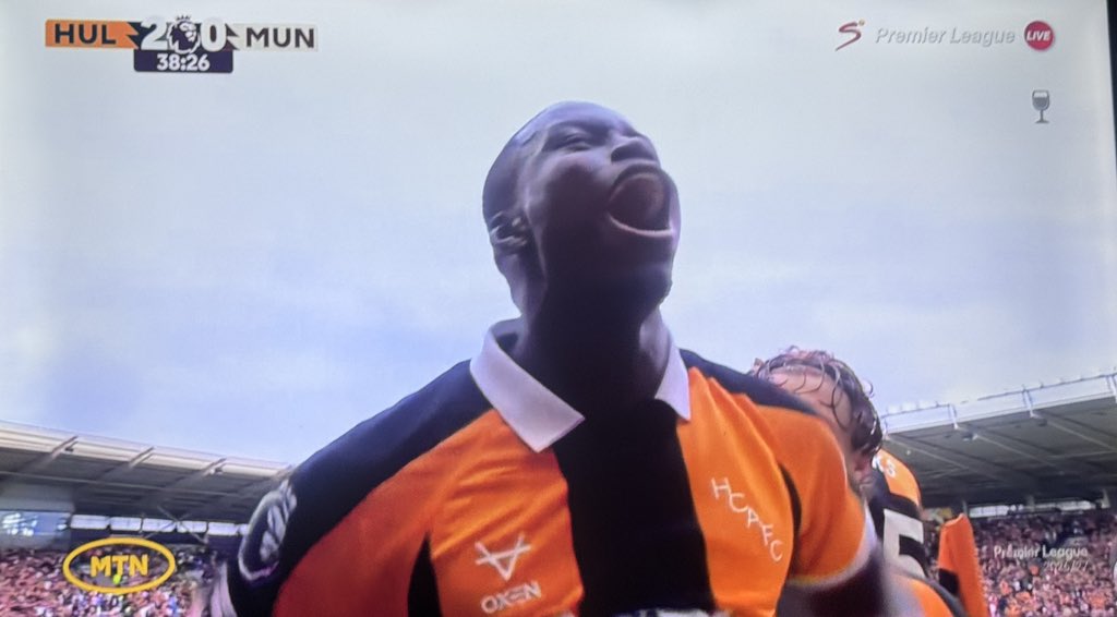 ChelseaLover_'s tweet photo. Hull City are destroying Manchester United 😩

2-0 up https://t.co/Vv1qxl3bj6