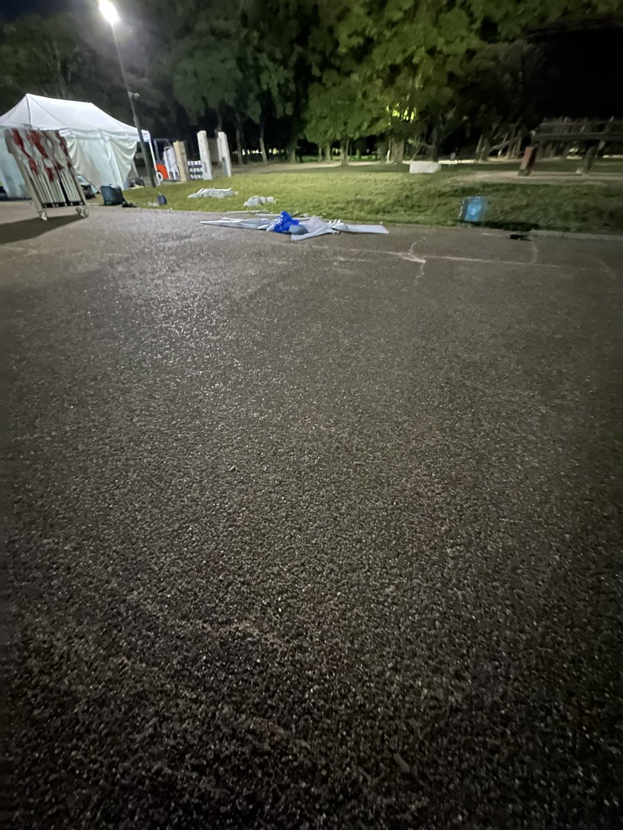 yunn0123_'s tweet photo. この辺でお家の鍵拾ったので、
スタッフさんにお届けしました🥺︎
持ち主に届きますように★
 #ファジアーノ岡山 
 #落し物 
 #家の鍵 https://t.co/MtWdXTMmqv