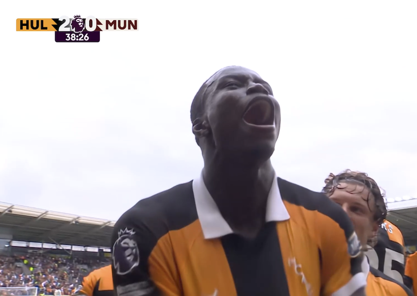 TouchlineX's tweet photo. 📸 - LADIES AND GENTLEMEN, MANCHESTER UNITED ARE LOSING 2-0 TO HULL CITY!

WAKE UP YOUR NEIGHBORS, WAKE UP YOUR FRIENDS, WAKE EVERYONE UP!

THIS IS REALLY HAPPENING! https://t.co/x6aTuMh6O6