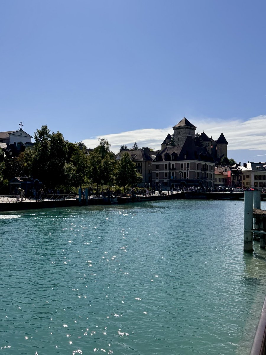 cris59279's tweet photo. #Annecy #LacAnnecy #HauteSavoie #AnnecyFrance #Alpes voyage de ma
Fille à ANNECY août 2026 https://t.co/fptE033s6j
