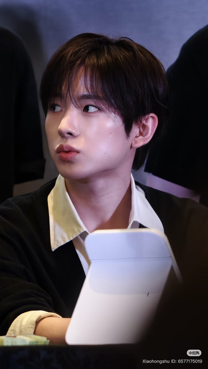to4kuno's tweet photo. 유우시 오늘 셔츠에 가디건이라서 완전 멋짐뿜뿜인데
이런거보면 또 그냥 애기구나… 싶음 ㅠㅋㅋㅋㅋ https://t.co/Da9li8zj75
