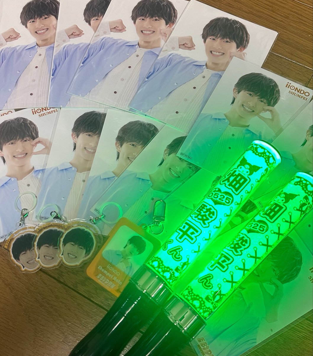 8rly_x's tweet photo. ペンラ完成した！！💚🎶 https://t.co/LMwo4tDEe6