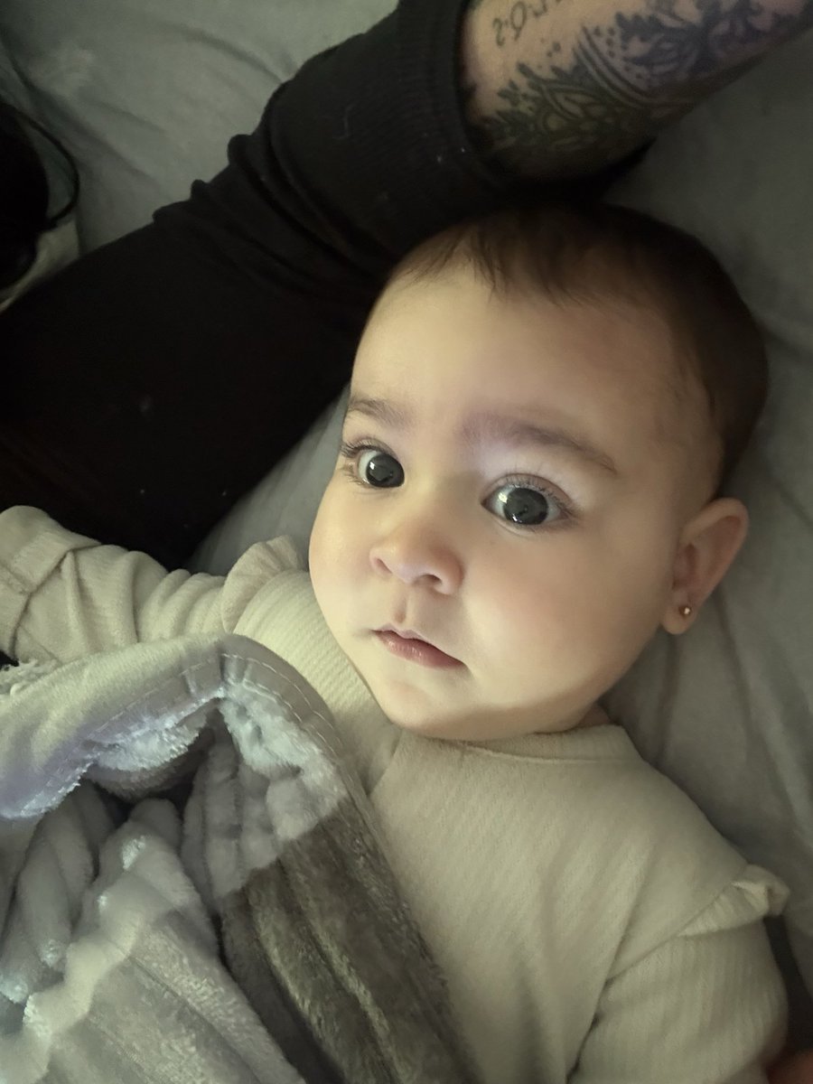 _camithomas's tweet photo. BUEN DÍA #UNSABADOMEJOR , los vemos desde la cama ❤️🧉 https://t.co/QnkKdBJHMR