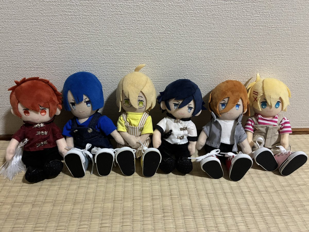 me_sub_two's tweet photo. トキヤぬいすもお迎えしたから2人とも着替えたよ。セシルはまた今度お迎えする！ https://t.co/9FmyxeAcXi