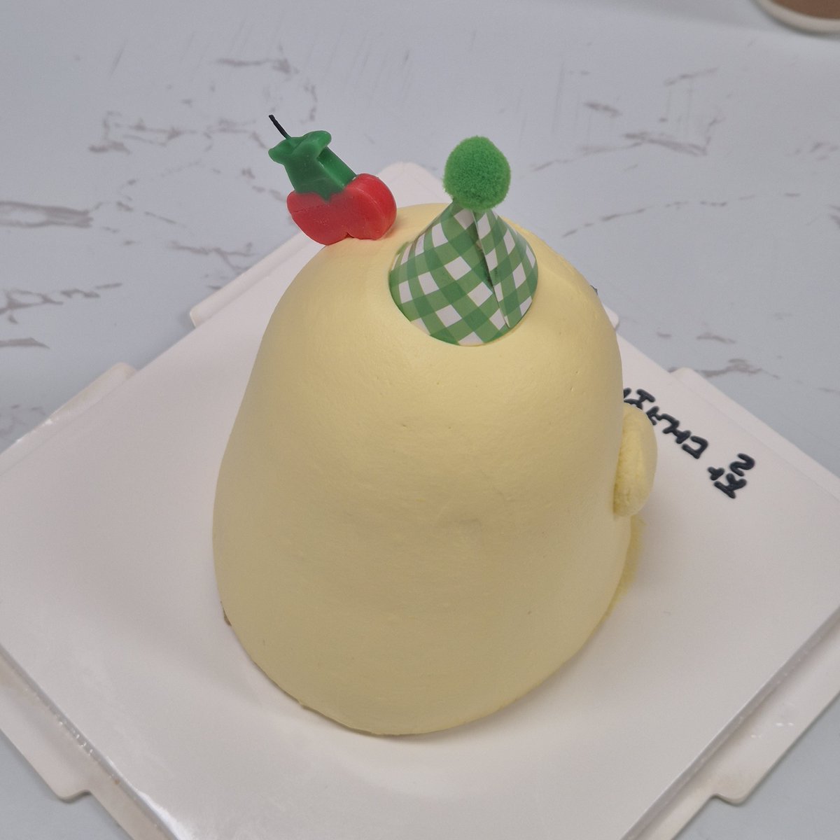 pllilive's tweet photo. 엄청 기여운 케이크를 받아써요🧀🎂 https://t.co/IzRc6Rhwzk