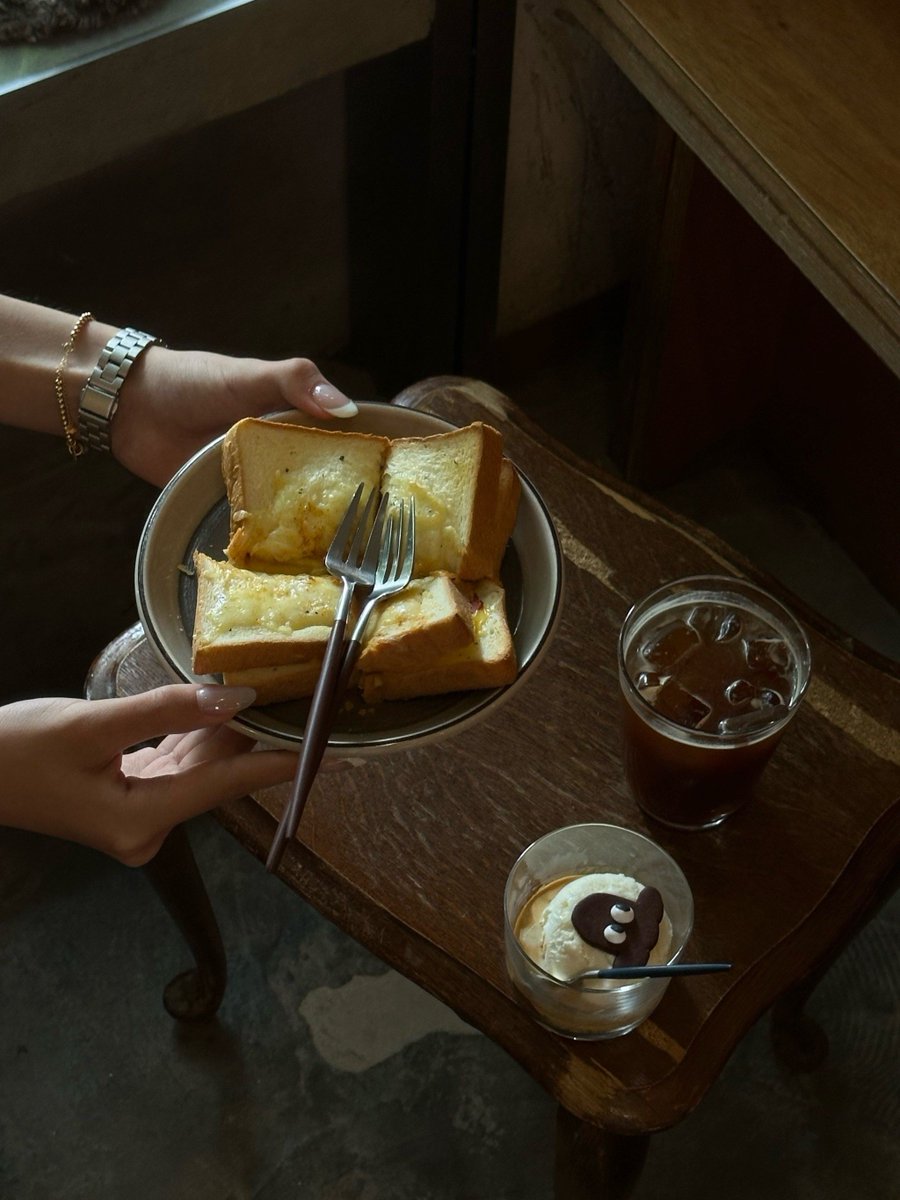 sd12650062's tweet photo. Hoy almorcé pan con tomate, jamón serrano y un café calentito, lo mejor para empezar el día! https://t.co/p9NtgNzycb