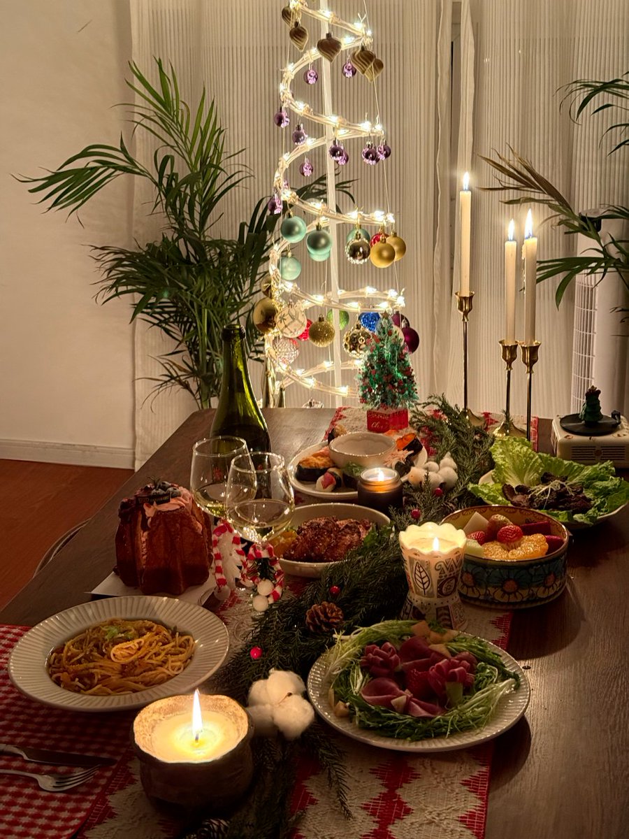 Namtan44120585's tweet photo. Today’s the day we gather ‘round, light the candles, and toast to joy that lasts all year. Happy Hanukkah to everyone celebrating! https://t.co/m5b4MWCS0E