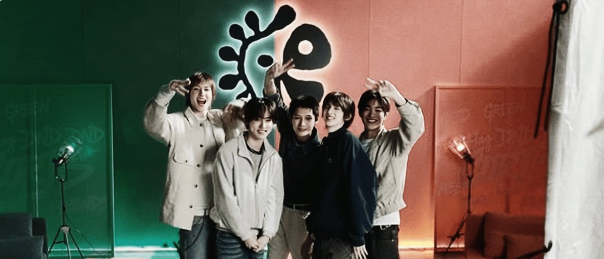 seonghhyn's tweet photo. ㅤ
𝗀𝗋𝖾𝖾𝗇 𝗏𝗌 𝗋𝖾𝖽 ,   𝖺  𝗅𝗂𝗍𝗍𝗅𝖾   𝗌𝖾𝖼𝗋𝖾𝗍  𝗌𝗉𝖺𝖼𝖾
𝗂𝗇 𝗍𝗁𝖾 𝗁𝖾𝖺𝗋𝗍 𝗈𝖿 𝗌𝖾𝗈𝗎𝗅 , 𝗐𝖺𝗂𝗍𝗂𝗇𝗀 𝖿𝗈𝗋 𝗒𝗈𝗎
𝗍𝗈  𝖽𝗂𝗌𝖼𝗈𝗏𝖾𝗋 ,  𝗁𝗈𝗉𝖾  𝗒𝗈𝗎 𝖾𝗇𝗃𝗈𝗒 𝖾𝗏𝖾𝗋𝗒
𝗅𝗂𝗍𝗍𝗅𝖾 𝖽𝖾𝗍𝖺𝗂𝗅 𝗂𝗇𝗌𝗂𝖽𝖾
ㅤ https://t.co/HcFvjX4VBi