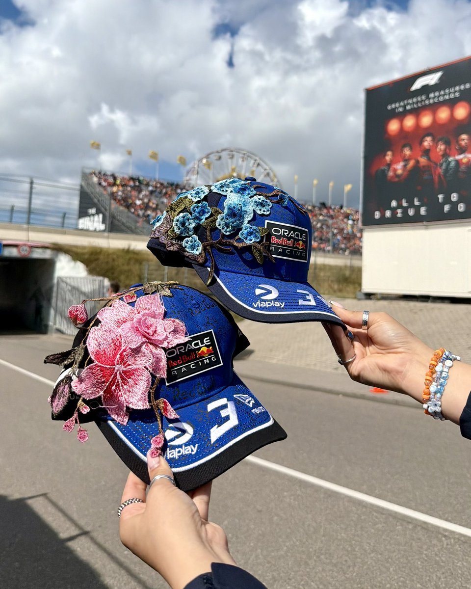 redbullracing's tweet photo. Beautiful 🤩 Thank you 💙 https://t.co/Q7Ddvo3CaB