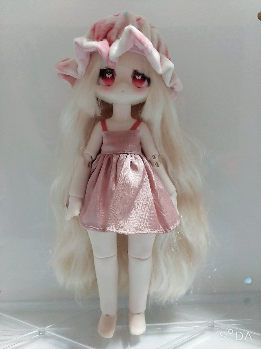 _monshiro's tweet photo. 届いたドールが可愛すぎて……
服と帽子はセリアだけど充分かわいい https://t.co/9gE64Z9ieJ