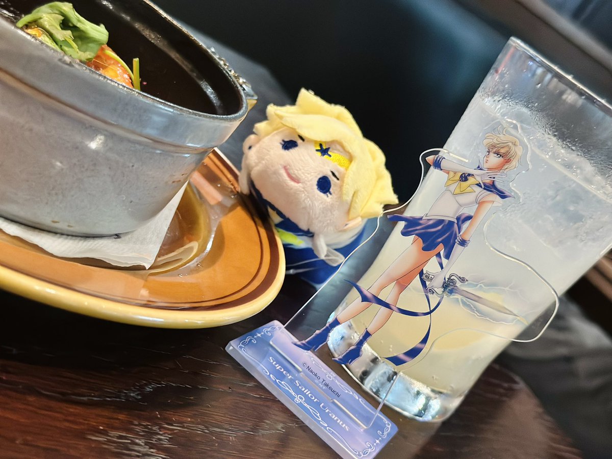 roooooooooou's tweet photo. シアター観に行って次の予定とハイタッチ🙌反省会を繰り広げている。 https://t.co/4COOJ8Y91B