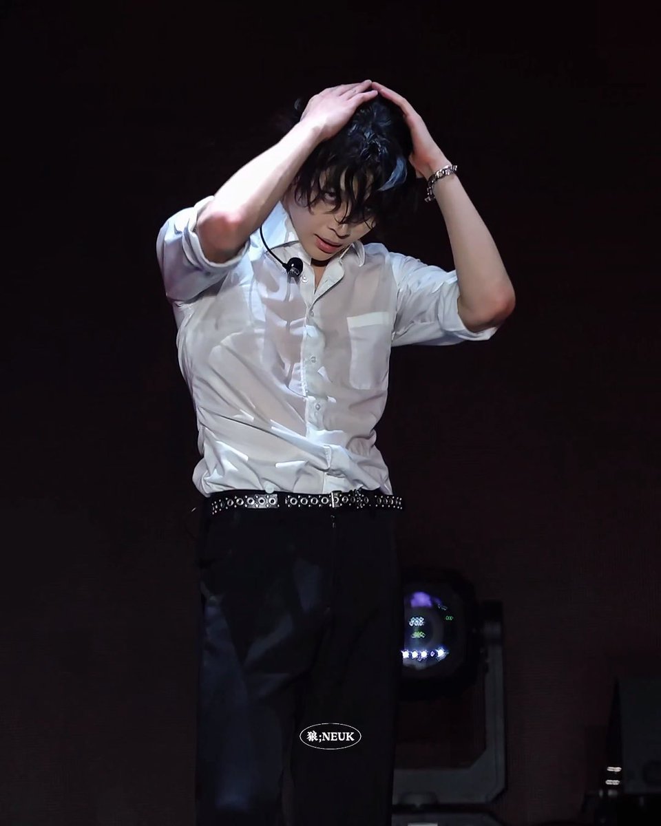 nichonyang's tweet photo. IM GOING CRAZY https://t.co/wEuehufdWN