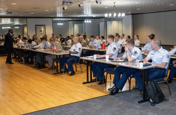 michaelto63's tweet photo. Recently hosted the NDU Gateway course at its HQ for the first time, educating NCOs from all branches and allies on space superiority's vital role in multidomain joint warfare and national security. https://t.co/gQeV5Ng40X