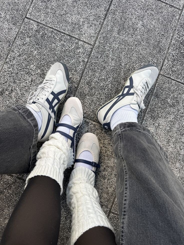 eugazelle's tweet photo. TERNYATA SEPATU COUPLEAN GINI GEMES BANGETT https://t.co/kdIyFAKnyz