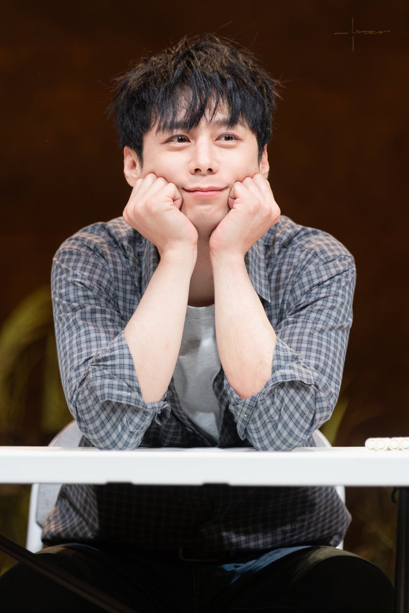 IV01_SIN's tweet photo. 20250820 음악극 #브로크백마운틴 사인회          

에니스 | #주민진

볼을 마구마구 눌러요 https://t.co/rfVN3gbWTr