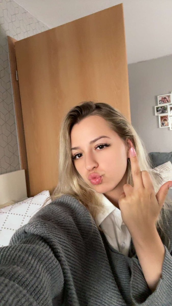 Koeniginkaro_'s tweet photo. Du brauchst nur eine brutale Prinzessin, die dich besitzt und dich zu einem willigen, zahlenden Sklaven ausbildet..💸 https://t.co/YHRFQKpW2K