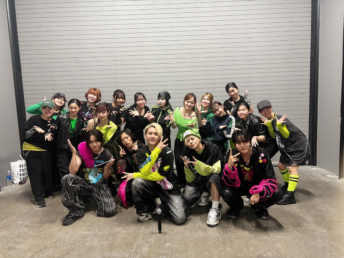 MADKID_official's tweet photo. アニメイト池袋でのリリースイベント、
そして #アニコレレジェンド の3本立てでした！ご来場くださった皆様ありがとうございました🎤

#アニコレ では #ZoooM さんとのコラボでダンサーの皆様とRISEをパフォーマンスさせていただきました🔥

明日はアリオ橋本でお待ちしております✨
#MADKID #ボンバラマン