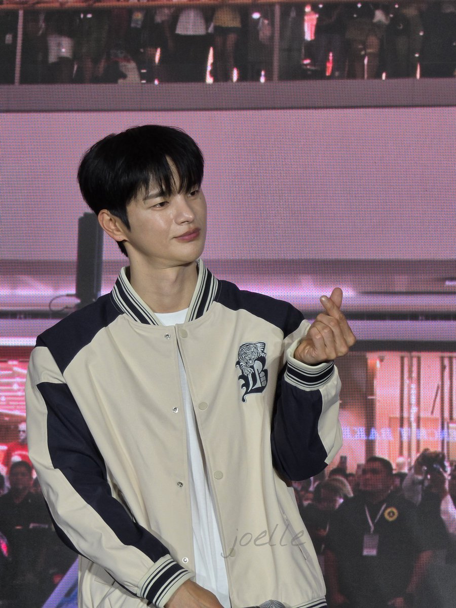 SE0INGUK's tweet photo. 260822 #서인국 #SeoInGuk

I've missed his adorable face so much 🥹😭💕

#BenchOneStepCloserWithSeoInGuk
#BENCHxSeoInGuk
#GlobalBENCHSetter https://t.co/Hqe6X7MMtr