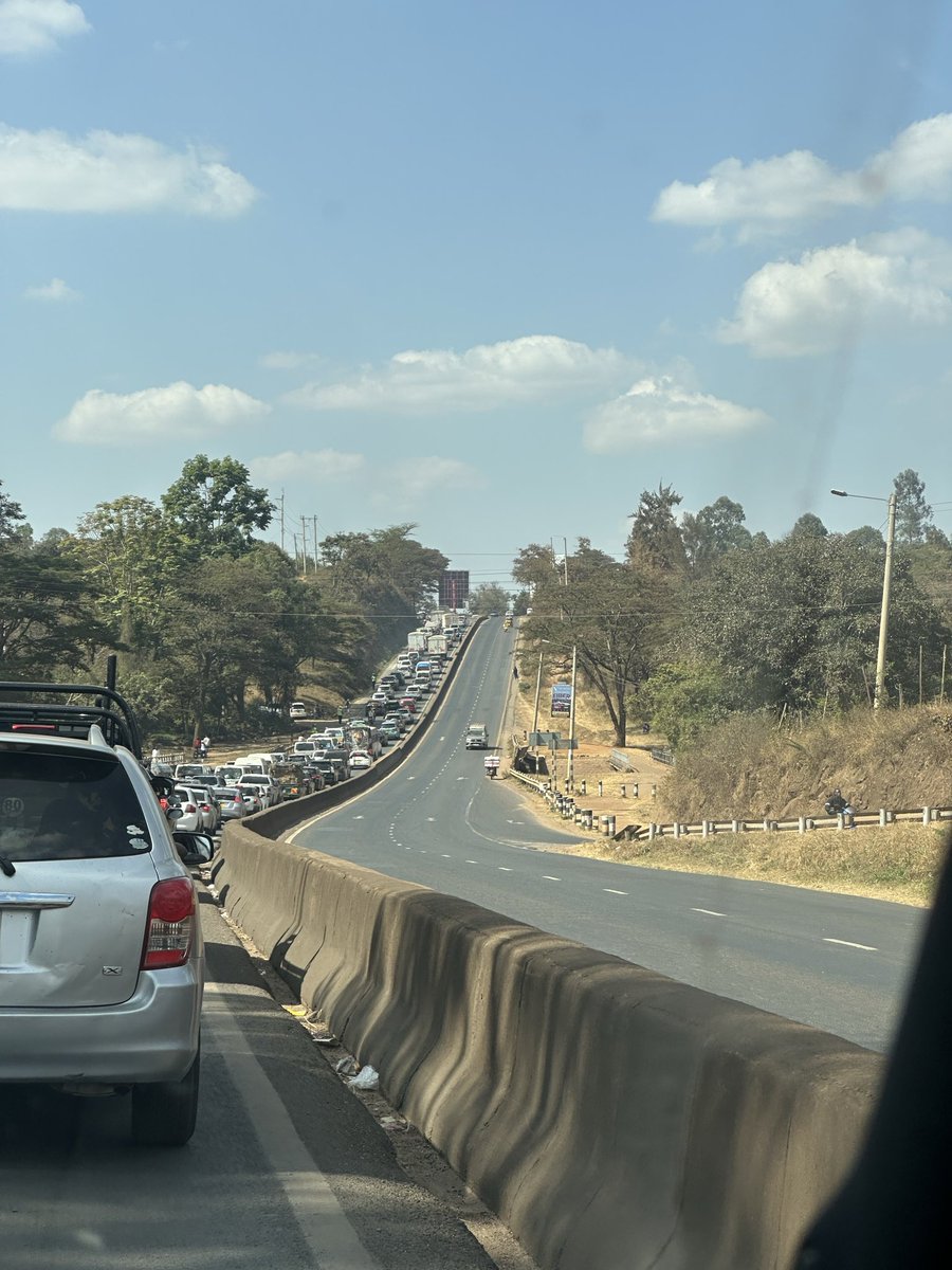 Azegele's tweet photo. This hill after blue post seems to be the issue. The traffic cleared after this. 4.5 hours from NBO to Thika 😥 https://t.co/drqLcuMKRy