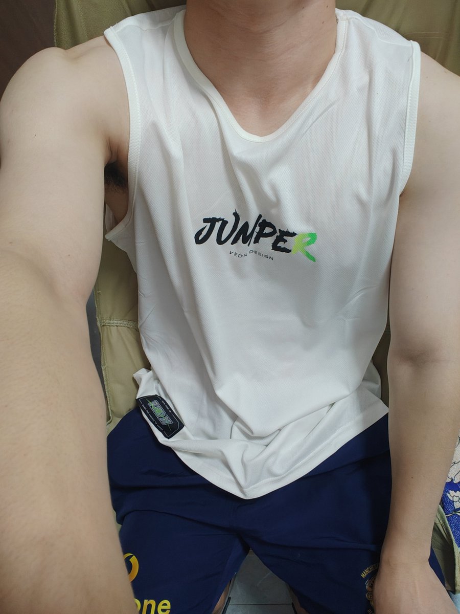 Joenmcd's tweet photo. 挂个空挡 #体育生 https://t.co/ZNJMljqTea