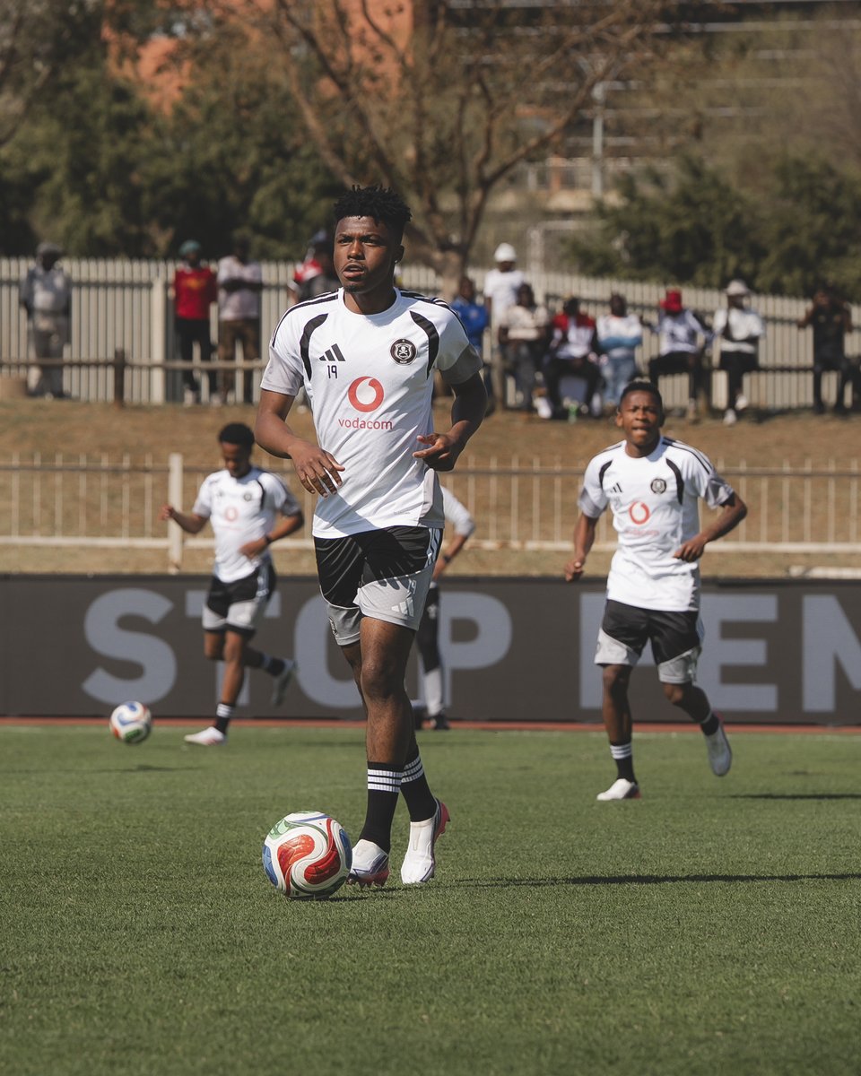 orlandopirates's tweet photo. Boots on 🏆⚔️

⚫⚪🔴⭐
#MatchDay
#OrlandoPirates
#OnceAlways https://t.co/GXTfWeALrQ
