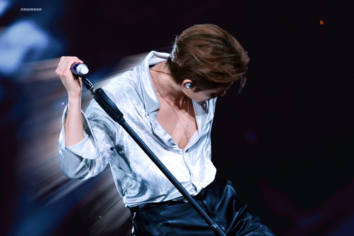 ktyunique's tweet photo. THIS is what you call the undeniable aura of a true rockstar https://t.co/kxZuf7mPKC