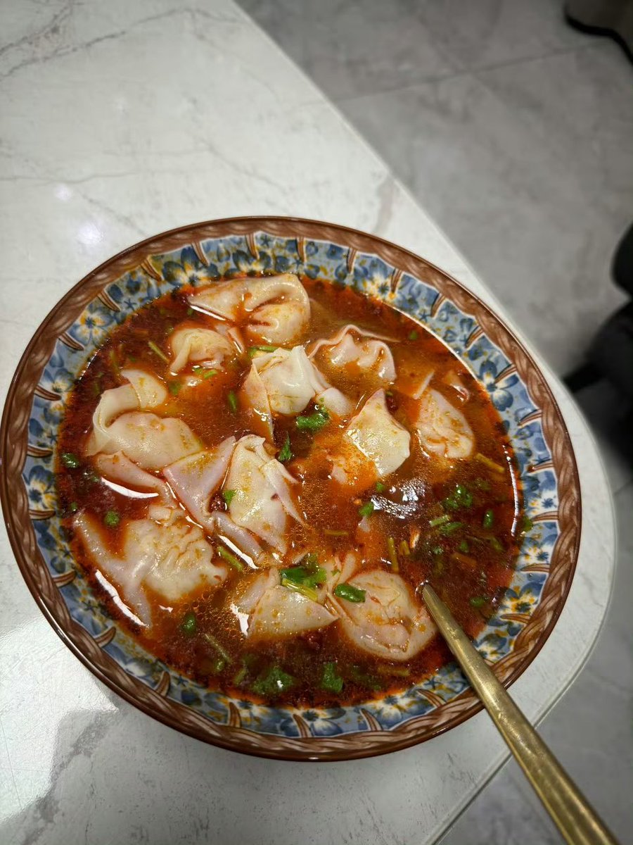 ilysfuckb's tweet photo. Craving warm, crispy fried tofu sticks with spicy chili sauce from the street stall Perfect late-night snack that hits different every time! https://t.co/DjSVNn5sgl