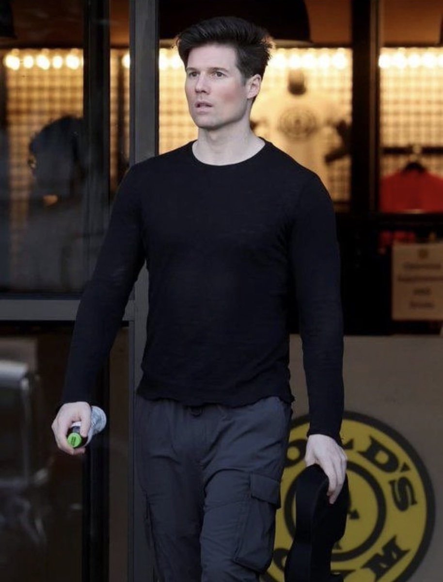Anayacs71's tweet photo. Calvin Klein, 83, and his 37 year old boyfriend Kevin Baker spotted leaving the gym together. https://t.co/SX5YHMji5J